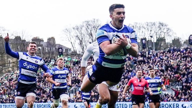 Cameron Redpath dives over to score Bath's first try