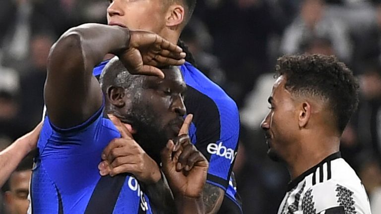 Inter Milan&#39;s Romelu Lukaku, center, reacts following the Italian cup semi final first leg soccer match between Juventus and Inter Milan, at the Allianz Stadium, in Turin, Italy, Tuesday, April 4, 2023. (Fabio Ferrari/LaPresse via AP)