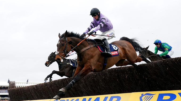 Stage Star and Harry Cobden do it from the front in the Turners