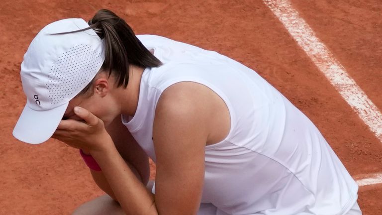 Poland&#39;s Iga Swiatek celebrates winning the women&#39;s final match of the French Open tennis tournament against Karolina Muchova of the Czech Republic in three sets, 6-2, 5-7, 6-4, at the Roland Garros stadium in Paris, Saturday, June 10, 2023. (AP Photo/Christophe Ena)