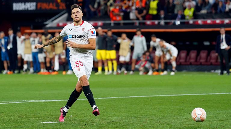 Sevilla&#39;s Lucas Ocampos scores from the spot in the Europa League final