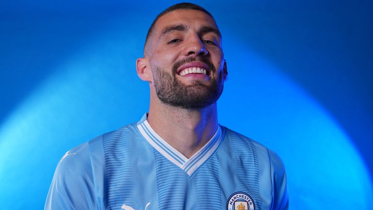 Manchester City unveil their new signing Mateo Kovacic