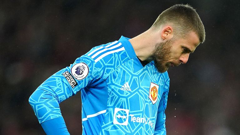 David de Gea looks forlorn after conceding Liverpool&#39;s third goal 