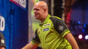 Read more about the article World Matchplay Darts: Michael van Gerwen stunned by Brendan Dolan in first round | Darts News