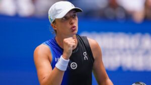 Read more about the article US Open: Top seed Iga Swiatek kicks off her title defence with stunning win over Rebecca Peterson | Tennis News