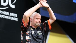 Read more about the article Raymond van Barneveld upsets Michael Smith at World Series of Darts finals in Amsterdam | Darts News