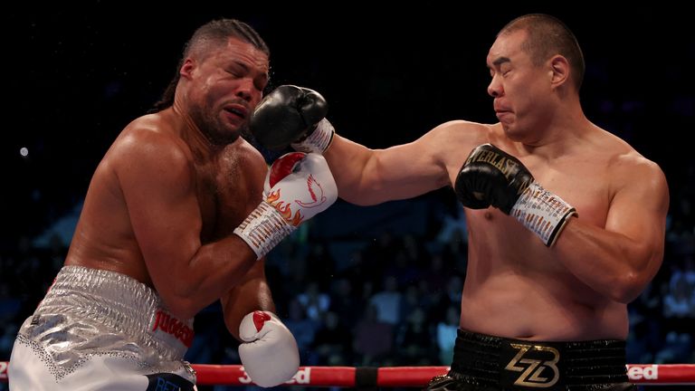 Zhilei Zhang lands a huge right hand on Joe Joyce