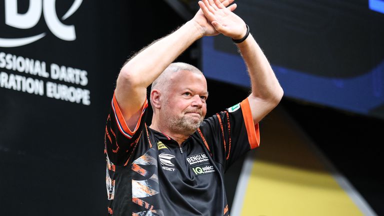 Raymond Van Barneveld upset world champion Michael Smith