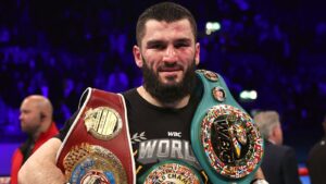 Read more about the article Buatsi v Azeez: Artur Beterbiev could be open to a future fight against the winner of British battle, says Bob Arum | Boxing News