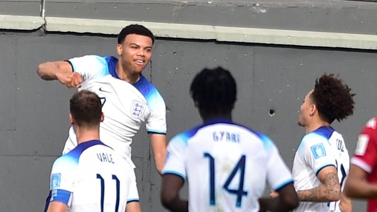 England&#39;s Dane Scarlett, left, celebrates scoring his side&#39;s first goal against Tunisia during a FIFA U-20 World Cup Group E soccer match at Diego Maradona stadium in La Plata, Argentina, Monday, May 22, 2023. (AP Photo/Gustavo Garello)