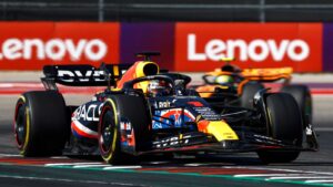 Read more about the article United States Grand Prix: Max Verstappen holds off Lewis Hamilton to claim record-equalling 15th win of season