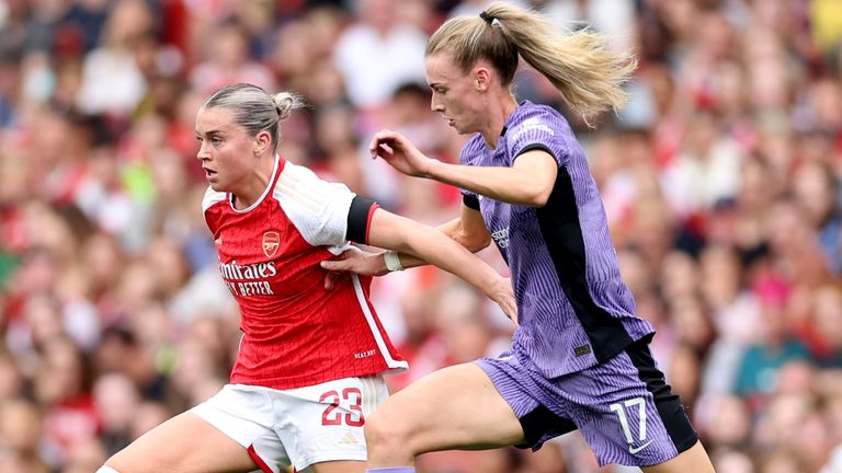 Alessia Russo and Jenna Clark battle for the ball 