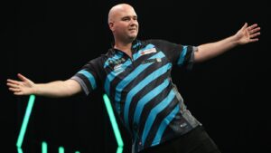 Read more about the article Grand Slam of Darts: Rob Cross sets up semi-final showdown with Stephen Bunting in Wolverhampton | Darts News