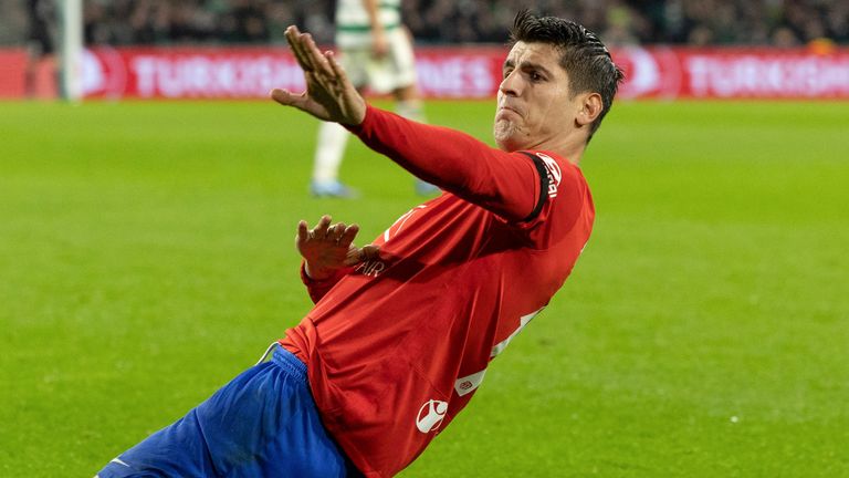 Atletico Madrid&#39;s Alvaro Morata celebrates after making it 2-2 vs Celtic