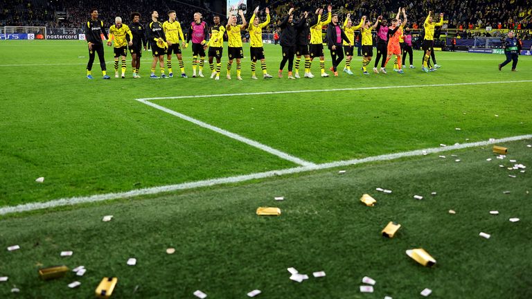 Players of Borussia Dortmund celebrate towards their fans after the team&#39;s victory during the UEFA Champions League match between Borussia Dortmund and Newcastle United at Signal Iduna Park on November 07, 2023 in Dortmund, Germany. 