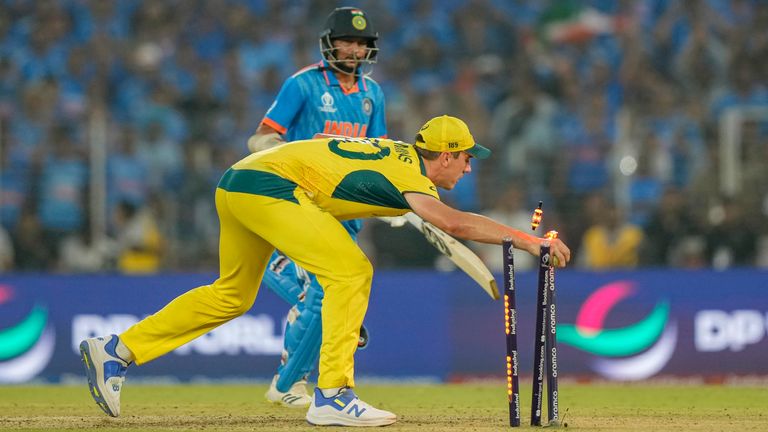 Pat Cummins runs out gets Kuldeep Yadav for 10 on the last ball of the first innings