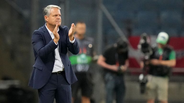 Midtjylland&#39;s head coach Albert Capellas gestures during the Europa League group F soccer match between Sturm Graz and Midtjylland in Graz, Austria, Thursday, Sept. 8, 2022. (AP Photo/Darko Bandic)


