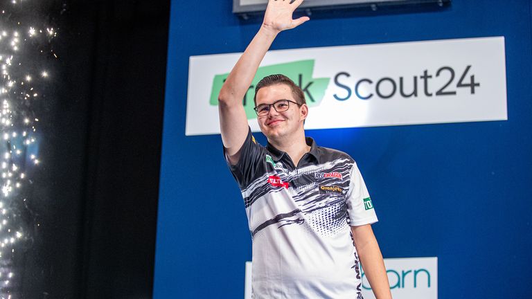 Can Dutchman Van Veen make a run at the Grand Slam of Darts?