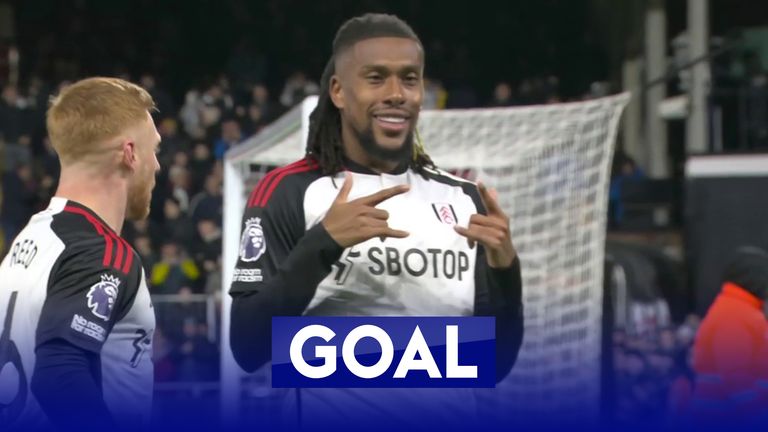 Fulham&#39;s Iwobi scores against Wolves