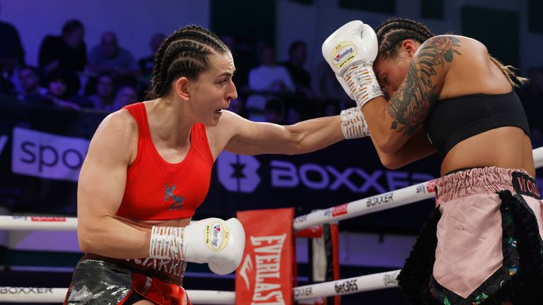 BEN SHALOM BOXXER FIGHT NIGHT.21/10/2023 YORK HALL, BETHNAL GREEN.PIC LAWRENCE LUSTIG/BOXXER.(PICS FREE FOR EDITORIAL USE ONLY).FEATHERWEIGHT CONTEST.KARRISS ARTINGSTALL V VANESSA BRADFORD