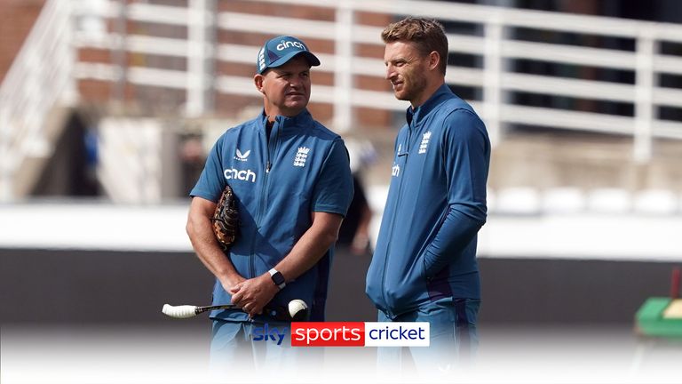 England&#39;s Jos Buttler (right) with coach Matthew Mott