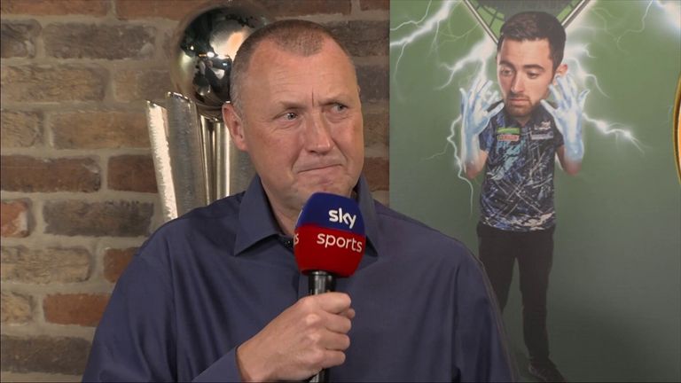 Wayne Mardle picks out the names he believes could perform well at the World Darts Championships, and adds that some players will be playing for their careers. 