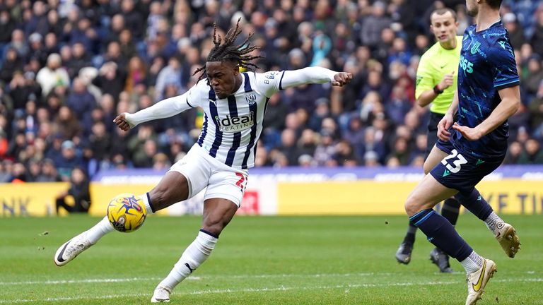 West Brom&#39;s Brandon Thomas-Asante scores their equaliser