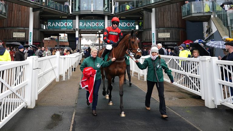 Complete Unknown heads to the start at Aintree