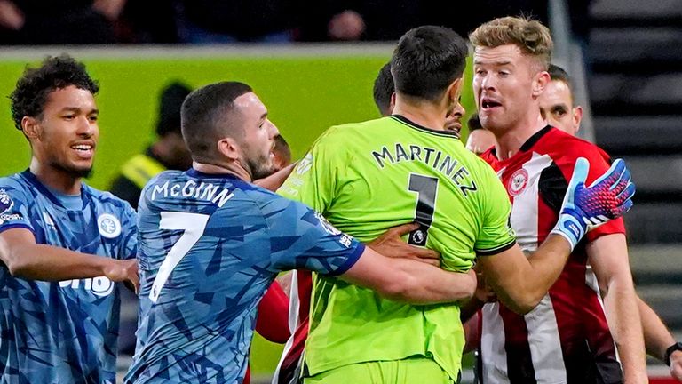 Emiliano Martinez exchanges words with Brentford&#39;s Nathan Collins