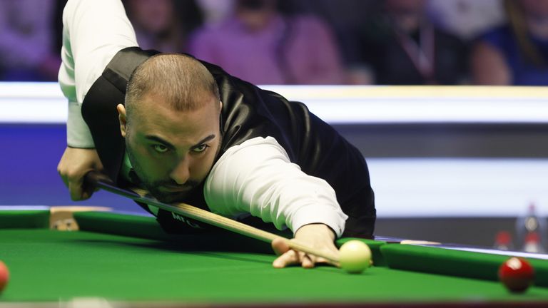 Hossein Vafaei will face Ronnie O'Sullivan in Saturday's UK Snooker Championship semi-finals