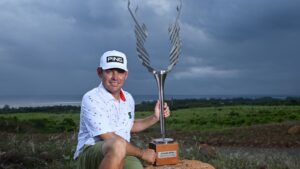 Read more about the article AfrAsia Bank Mauritius Open: Louis Oosthuizen claims back-to-back DP World Tour wins | Golf News