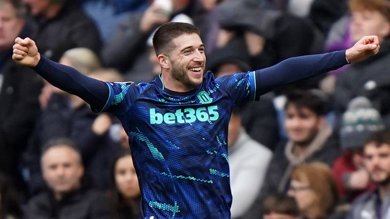 Stoke City&#39;s Lynden Gooch (left) celebrates scoring their side&#39;s first goal of the game