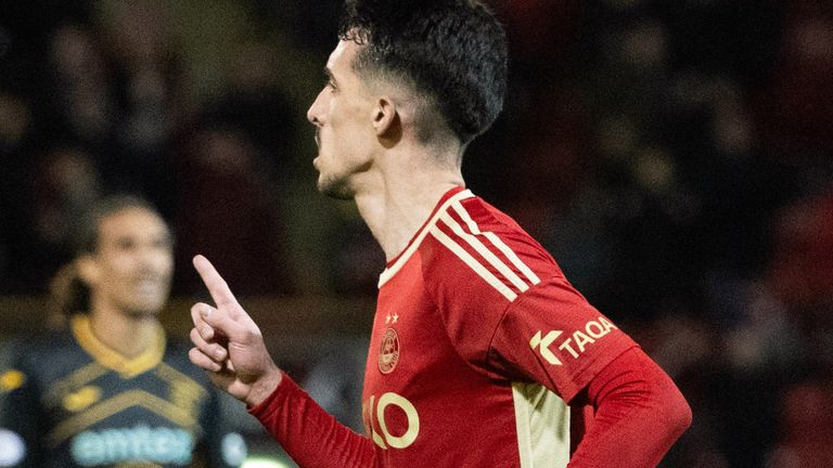 ABERDEEN, SCOTLAND - DECEMBER 20: Aberdeen&#39;s Bojan Miovski celebrates after scoring to make it 1-1 during a cinch Premiership match between Aberdeen and Livingston at Pittodrie Stadium, on December 20, 2023, in Aberdeen, Scotland. (Photo by Paul Devlin / SNS Group)