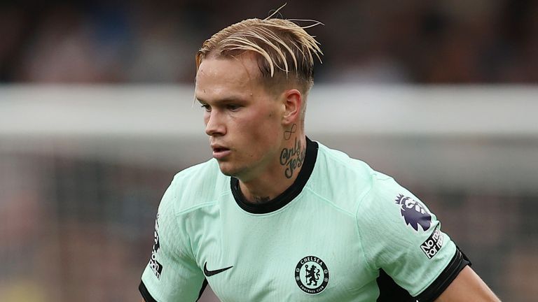 BOURNEMOUTH, ENGLAND - SEPTEMBER 17: Mykhaylo Mudryk of Chelsea passes the ball during the Premier League match between AFC Bournemouth and Chelsea FC at Vitality Stadium on September 17, 2023 in Bournemouth, England. (Photo by Chris Lee - Chelsea FC/Chelsea FC via Getty Images)