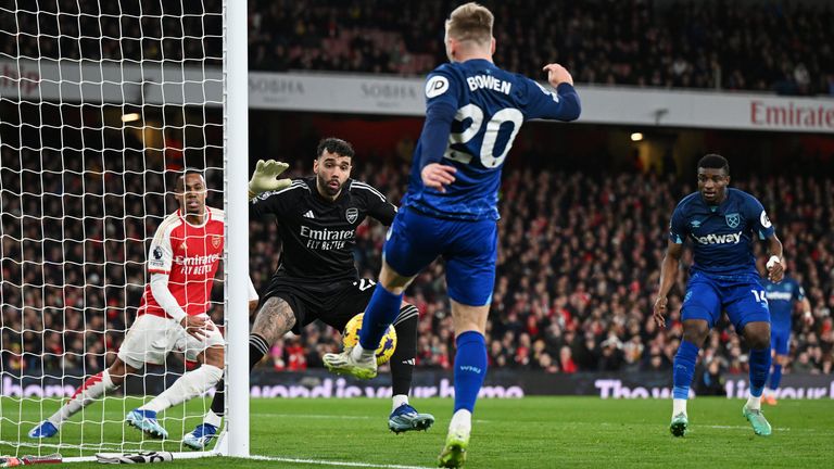 Jarrod Bowen cuts the ball back from the byline to set up West Ham&#39;s opening goal at Arsenal