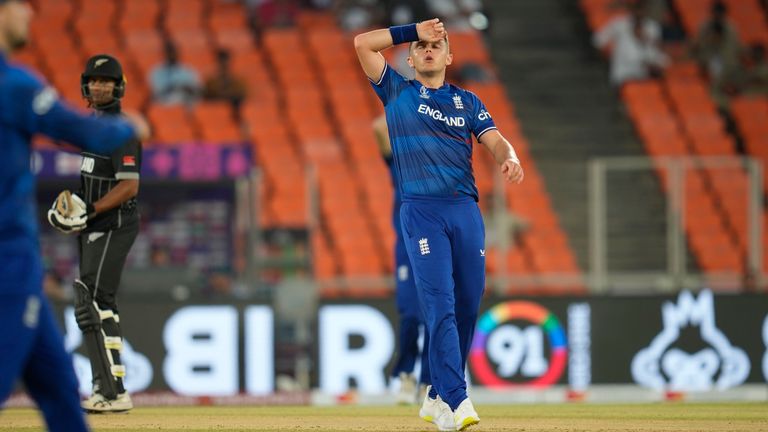 England&#39;s Sam Curran took three wickets in the second ODI match after a poor start to the series