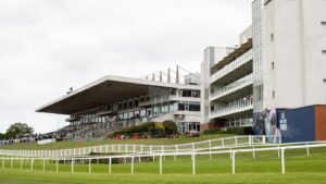 Read more about the article Sandown set for Friday inspection with Met Office yellow weather warning due to rain | Racing News