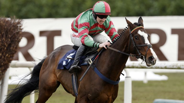 Tommy&#39;s Oscar ridden by Danny McMenamin wins the MND Association Race For Research Lightning Novices&#39; Chase during the Sky Bet Chase Racing day at Doncaster 