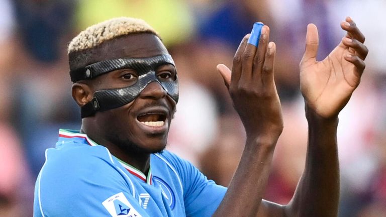 Napoli&#39;s Victor Osimhen reacts during the Italian Serie A soccer match between Bologna and Napoli, at the  Renato Dall&#39;Ara stadium in Bologna, Italy, Sunday, Sept. 24, 2023. (Massimo Paolone/LaPresse via AP)