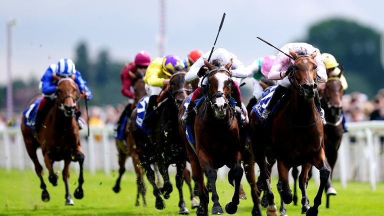 Warm Heart (right) holds off Free Wind in the Yorkshire Oaks