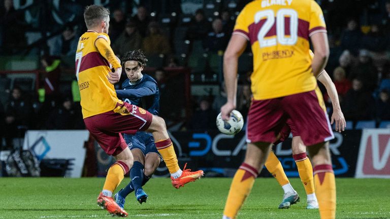 Ross County&#39;s Yan Dhanda scores to make it 2-0