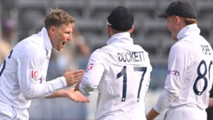 Read more about the article Hartley takes first Test wicket for England, India three down LIVE!