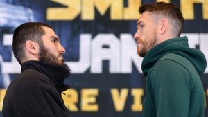 Read more about the article Callum Smith weighs in slightly lighter than Artur Beterbiev before both fighters share intense face-off at weigh-in | Boxing News