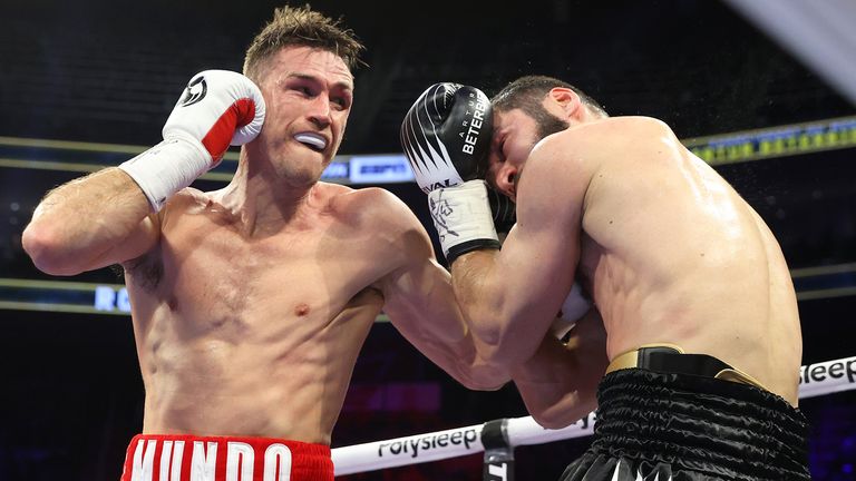 Smith tries to repel Beterbiev