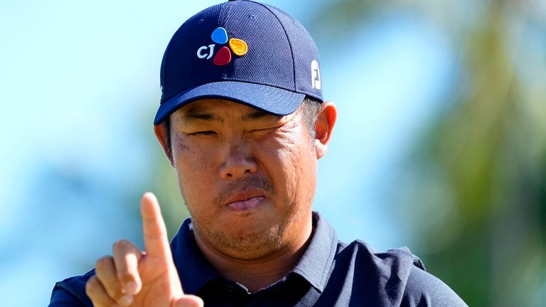 Byeong Hun An lines up his shot on the 18th green during the final round of the Sony Open golf event, Sunday, Jan. 14, 2024, at Waialae Country Club in Honolulu. (AP Photo/Matt York)