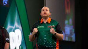 Read more about the article PDC Tour Cards: Steve Lennon and Martijn Dragt become first players to win tour places at Qualifying Schools | Darts News