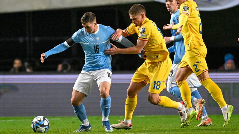 Israel&#39;s Oscar Gloukh, left, duels for the ball with Romania&#39;s Razvan Marin during the Euro 2024 group I qualifying soccer match between Israel and Romania at the Pancho Arena in Felcsut, Hungary, Saturday, Nov. 18, 2023. (AP Photo/Denes Erdos)