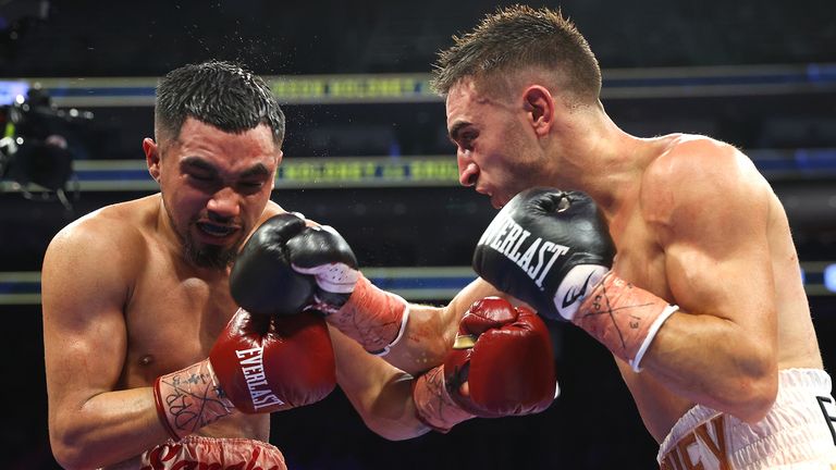 Jason Moloney vs Saul Sanchez (Photos: Top Rank)