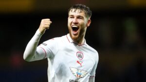 Read more about the article John McAtee exclusive interview: Barnsley forward on December wonder strikes and the Tykes’ promotion push | Football News