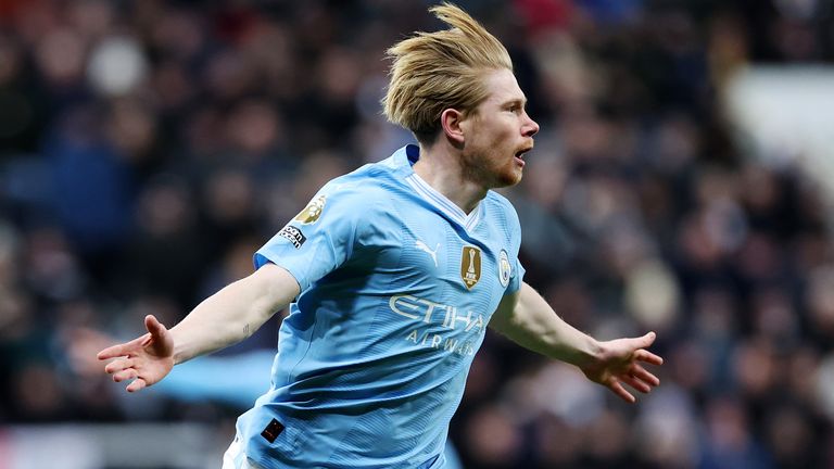 Second-half substitute Kevin De Bruyne celebrates scoring Man City&#39;s second goal